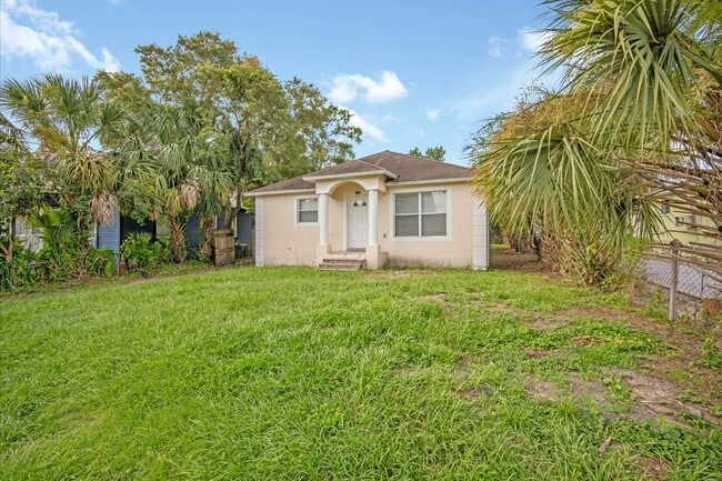 Building Photo - Move in Ready! Modern 3-Bedroom 2-bath Hom...