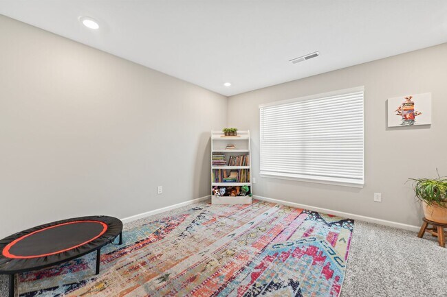 Building Photo - 8609 Warbler Br Wy