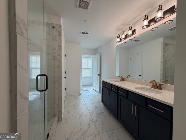 Building Photo - 727 Carmes Dr
