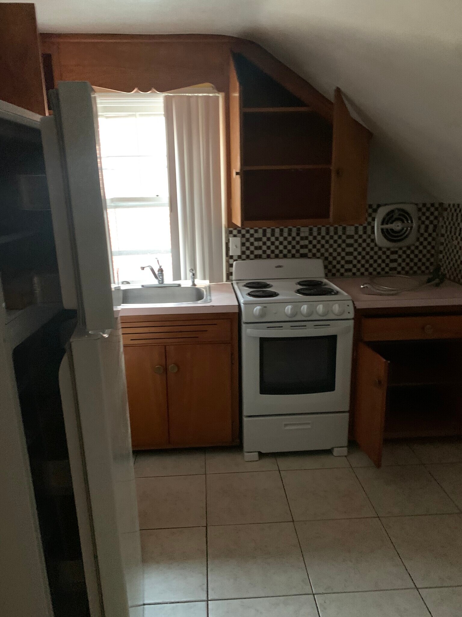 Kitchen - 2449 W Tilghman St