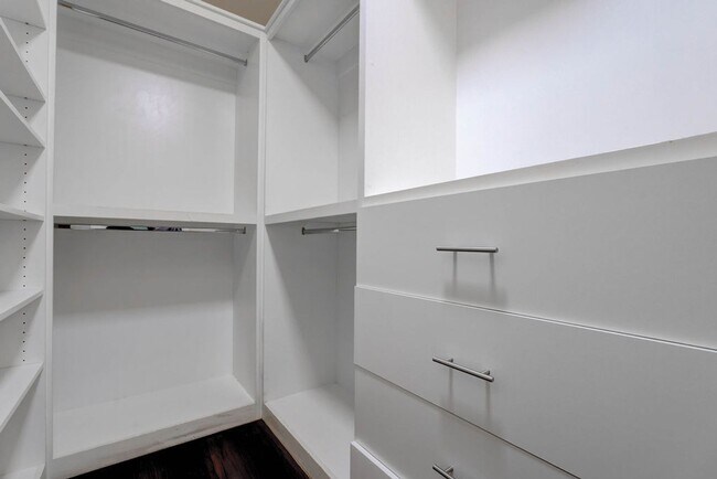 Building Photo - 2205 Riderwood Ave