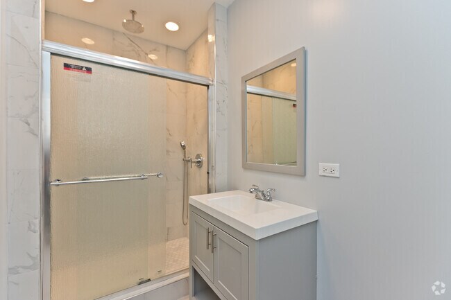 Building Photo - 3324 W Diversey Ave