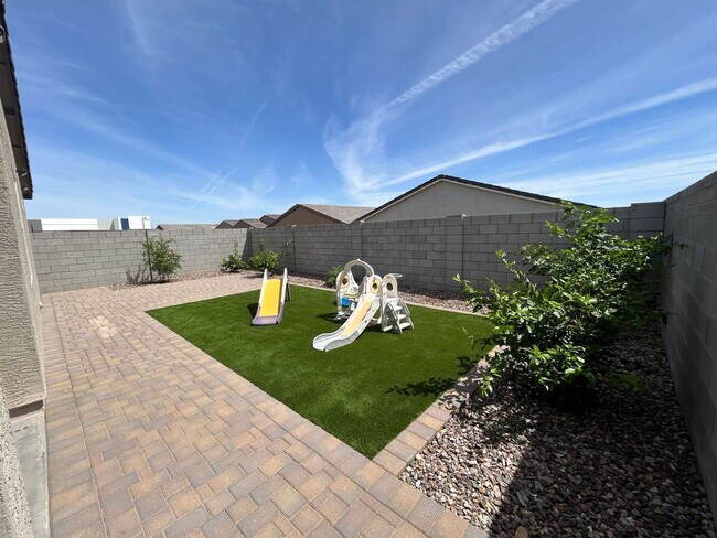 Building Photo - 17347 W Sanna St