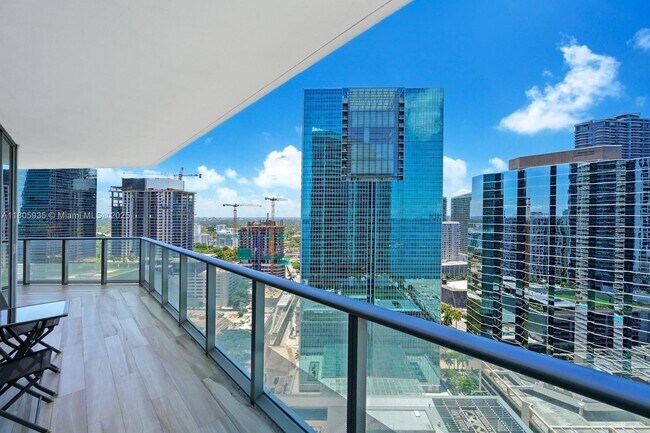 Building Photo - 1300 Brickell Bay Dr