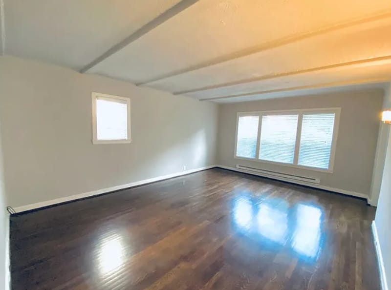 Building Photo - 421 Summit Ave E