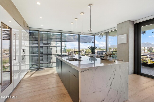 Building Photo - 7180 E Kierland Blvd