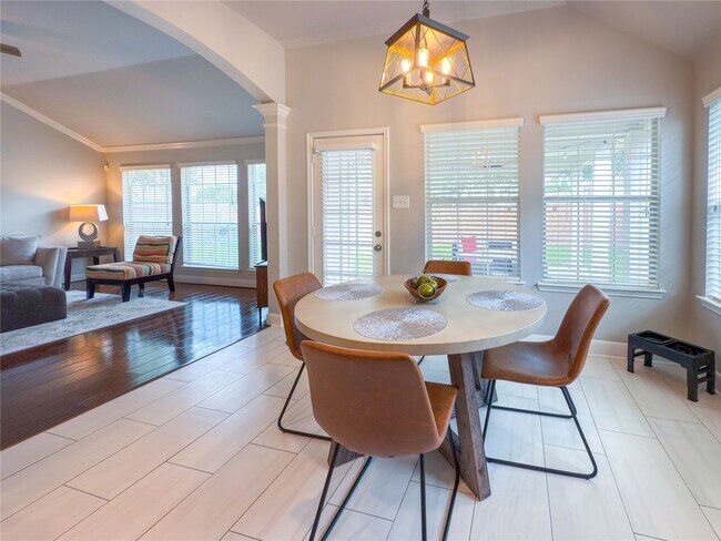 Building Photo - 2516 Spring Landing Dr