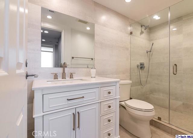 Building Photo - 343 Pioneer Dr