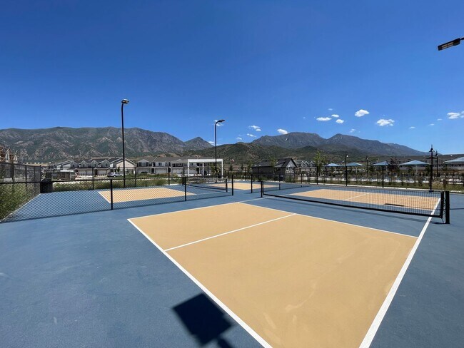 Building Photo - 3-Bedroom Townhome in Santaquin!