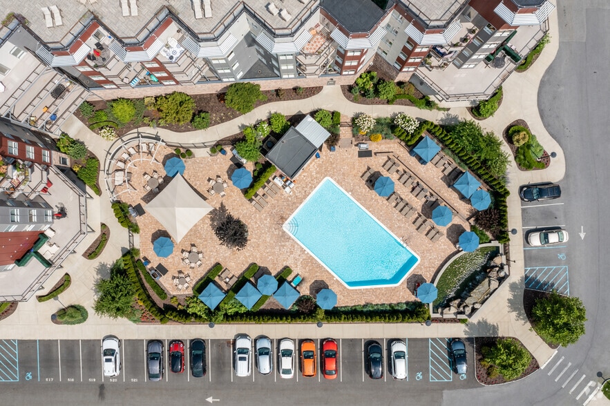 Luxury Pool - Water Club