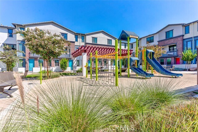 Building Photo - 6996 Cottonwood Ln