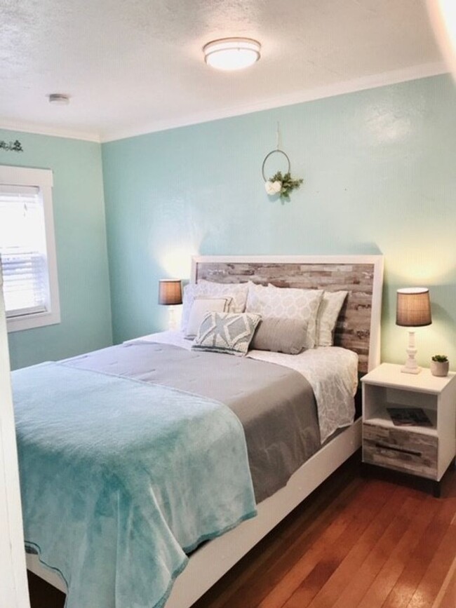 Building Photo - WINTER SPECIAL!!!! Beautiful 3 bedroom hom...