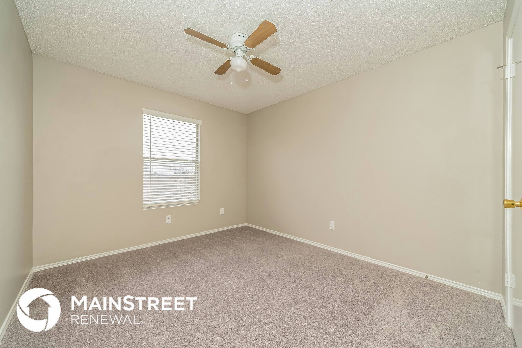 Building Photo - 1420 Chesapeake Dr