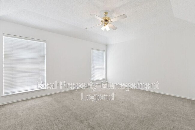 Building Photo - 10971 Castle Dr