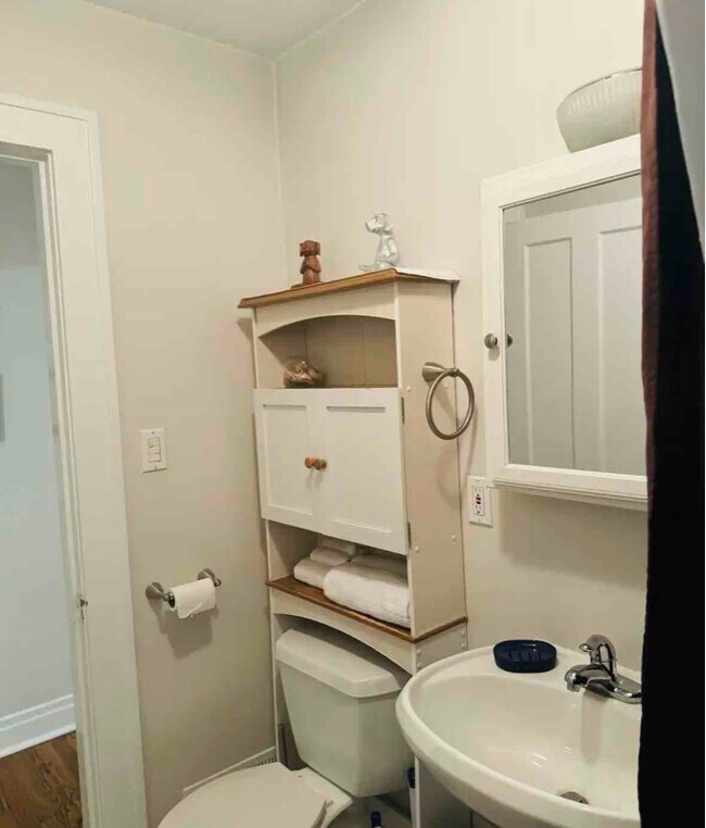 Building Photo - 161 E North Ave