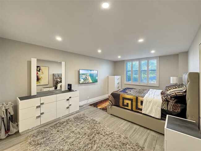 Building Photo - 2000 S Ocean Blvd