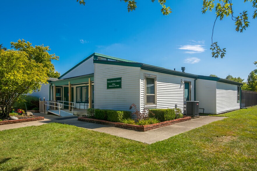 Building Photo - 2239 Wellington Green Dr