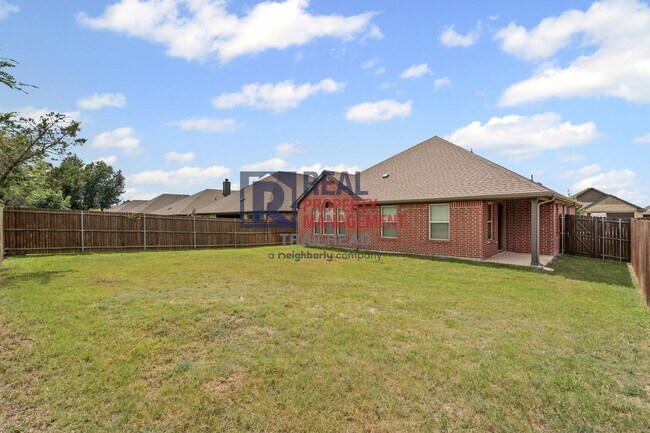 Building Photo - Stunning 4-Bed, 2-Bath Home in a Great Loc...
