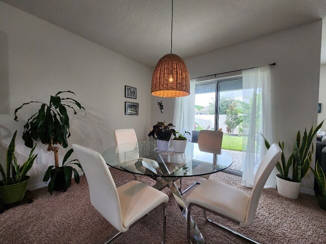 Building Photo - Beautifully 4-Bedroom, 2-Bath house in Lak...