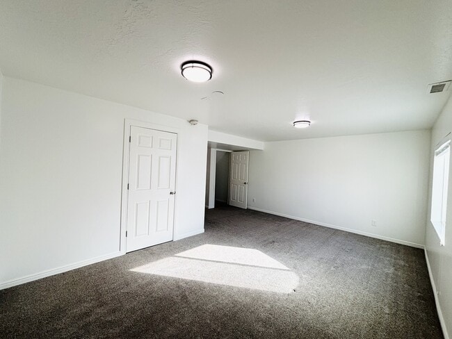 Building Photo - 1094 1825 W