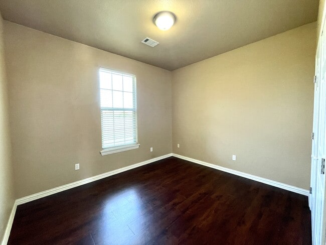 Building Photo - 408 Boggy Creek Dr