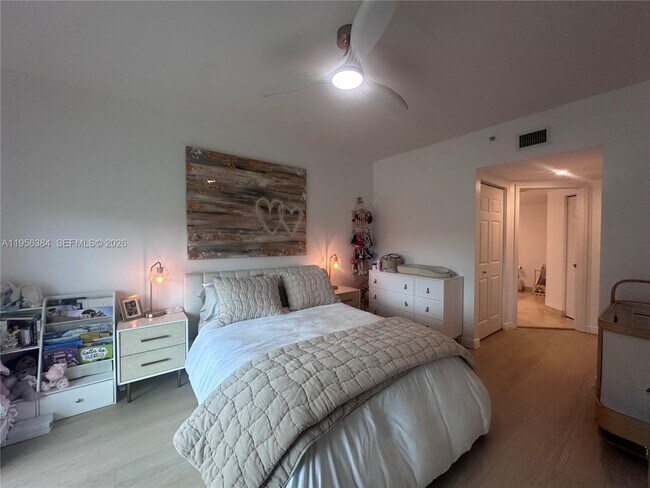 Building Photo - 1755 E Hallandale Beach Blvd