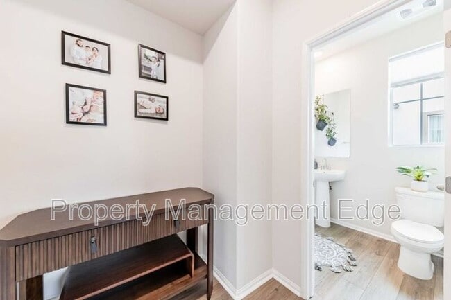 Building Photo - 40709 Melrose Dr