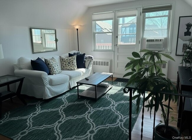 Building Photo - 525 E Olive St