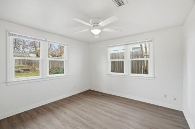 Building Photo - 1307 E Thurston Ave