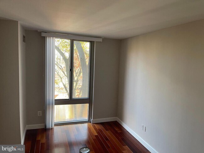 Building Photo - 950 25th St NW