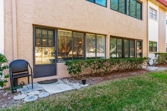 Building Photo - 1750 Belleair Forest Dr