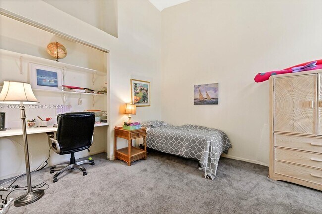 Building Photo - 401 Sabal Palm Ln