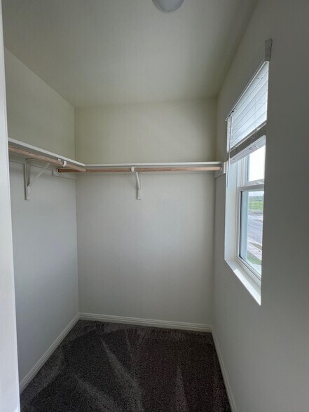 Upstairs Guest Bedroom 3 Closet - 407 Estuary Dr