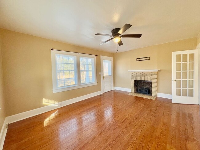 Building Photo - Must See Country Home Minutes to Kerr Lake
