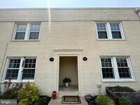 Building Photo - 726 N Oakland St