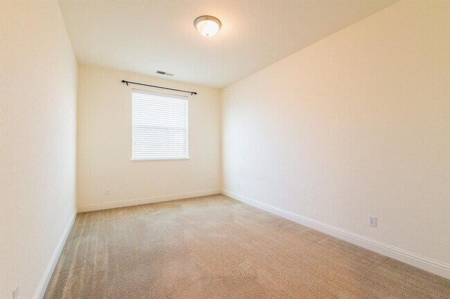 Building Photo - 3952 Serena Ave