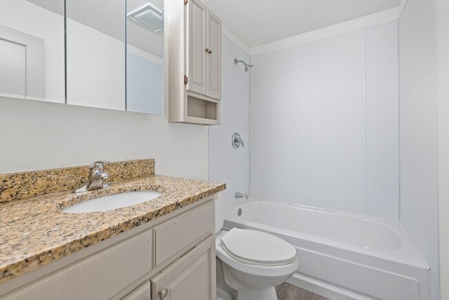 Building Photo - Beautiful 3 Bedroom Home