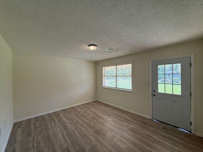 Building Photo - Richland Apartments Building B