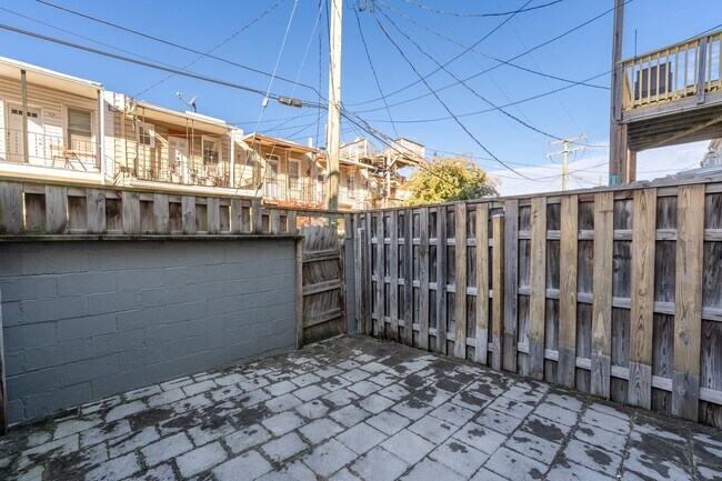 Building Photo - 128 S Ellwood Ave