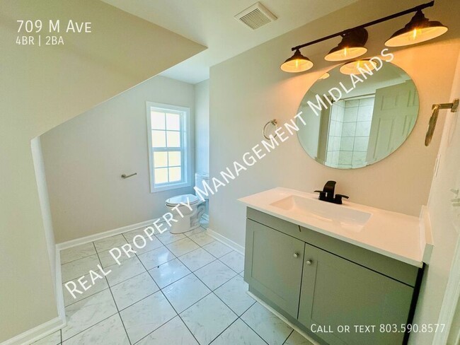 Building Photo - 709 M Ave