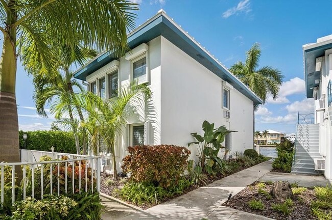 Building Photo - 561 Bayshore Dr