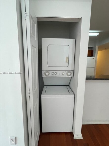 Building Photo - 115 SW 11th St