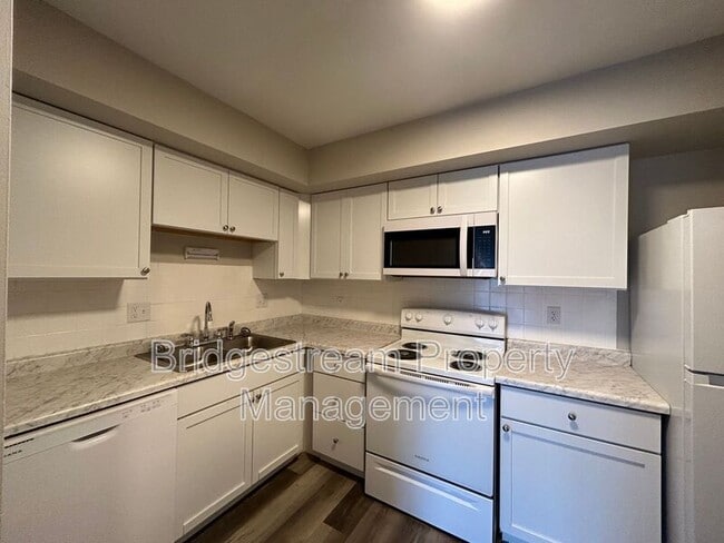 Building Photo - 441 N Broadway St