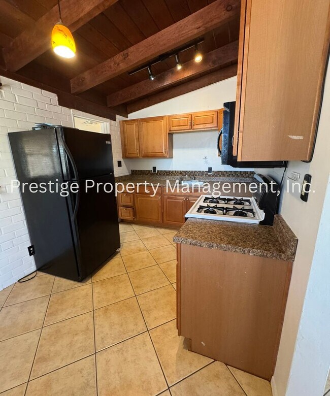 Building Photo - 1348