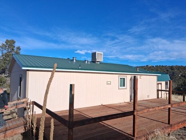 Building Photo - 1901 Meadowdale Ln