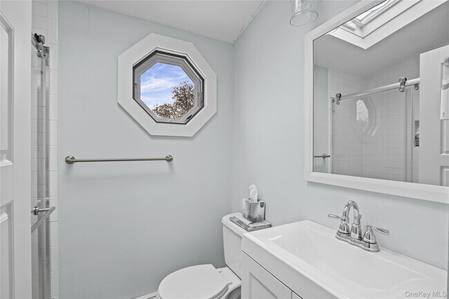Building Photo - 25 E Shore Dr