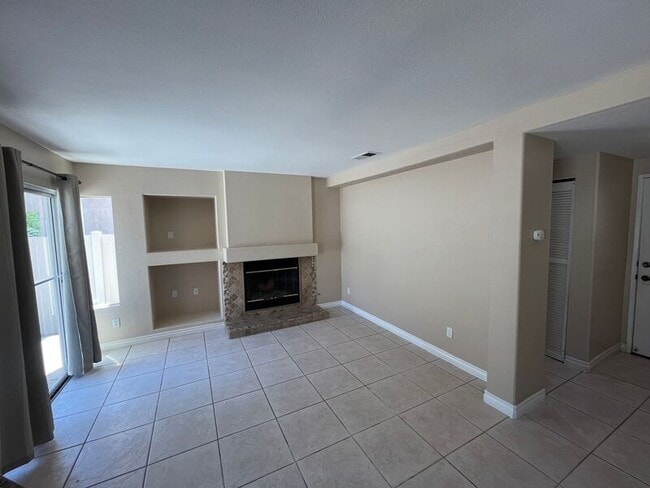 Building Photo - 28720 N Port Ln