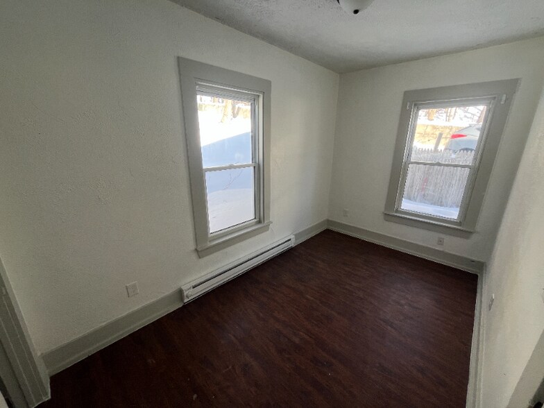 Building Photo - 40 Garnet St