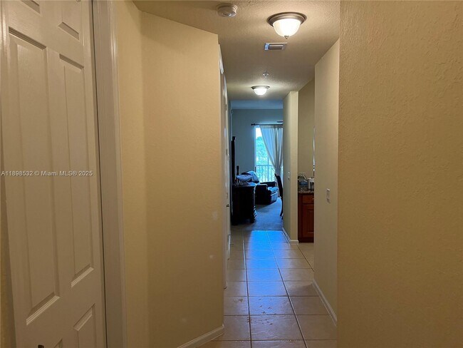 Building Photo - 3500 Oaks Clubhouse Dr