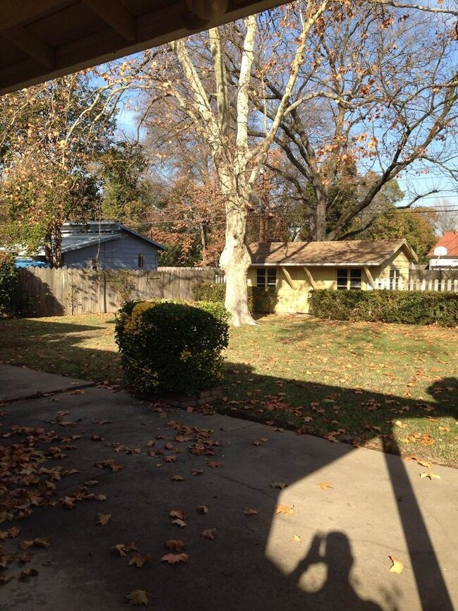 Building Photo - Updated 3 Bedroom 1.5 Bathroom Home in Desirable Arden Park!